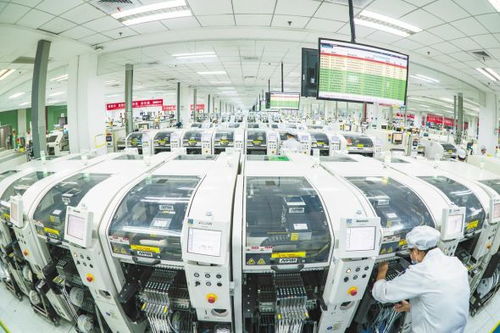 武漢 韌性之城，經(jīng)濟(jì)穩(wěn)居全國(guó)前十，專業(yè)服務(wù)保障城市運(yùn)轉(zhuǎn)